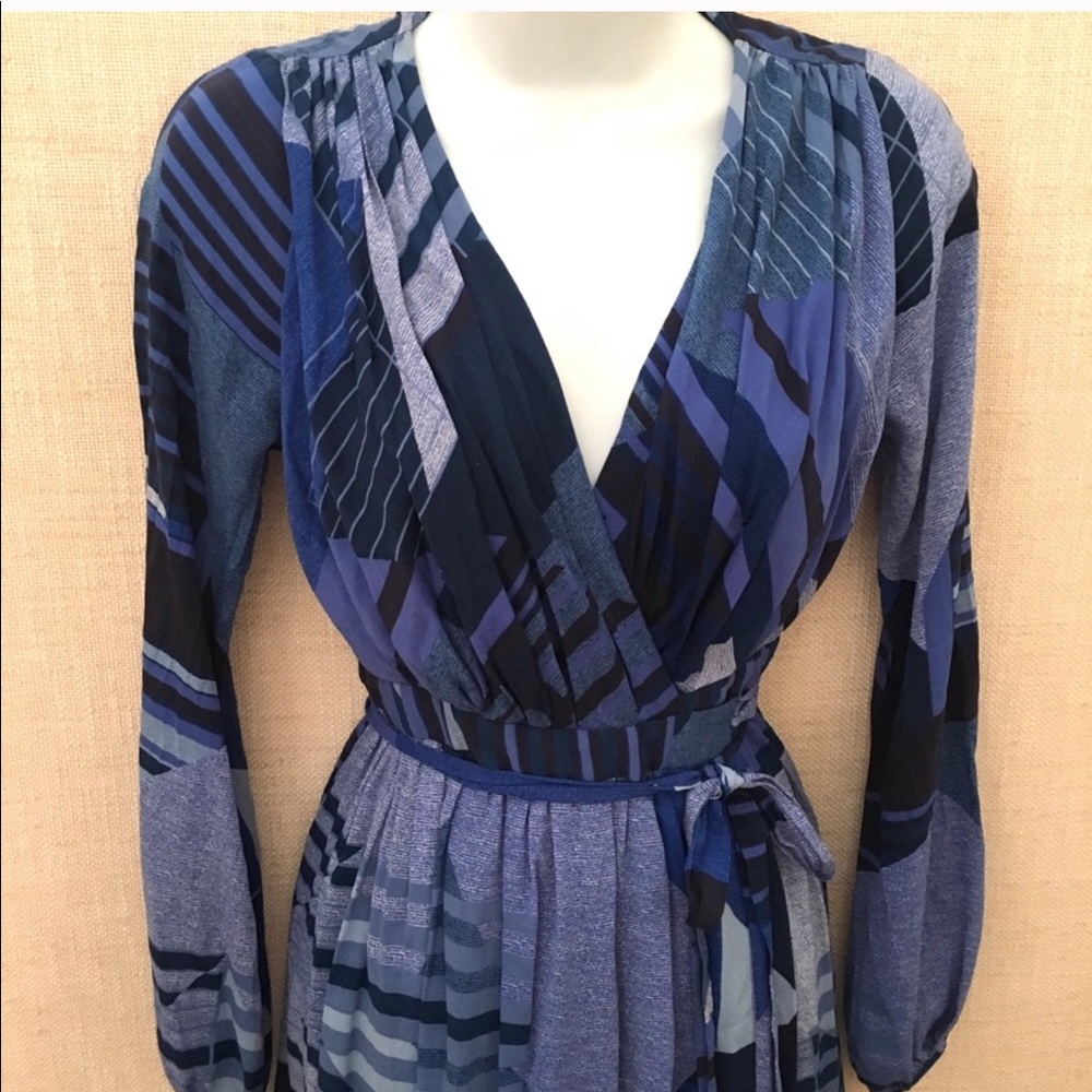 ISO Diane Von Furstenberg Dress in size 2 or 4 - Picture 5 of 5